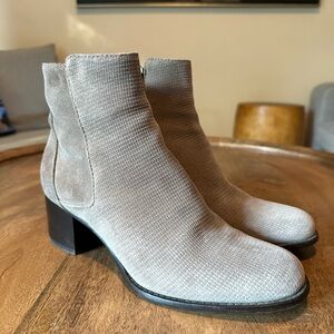 AQUATALIA Tisha Suede Bootie Taupe Made in Italy SIZE 8